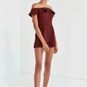URBAN Outfitters Oh My Love Water Lily Wine Off Ruffled The Shoulder Romper Sz M